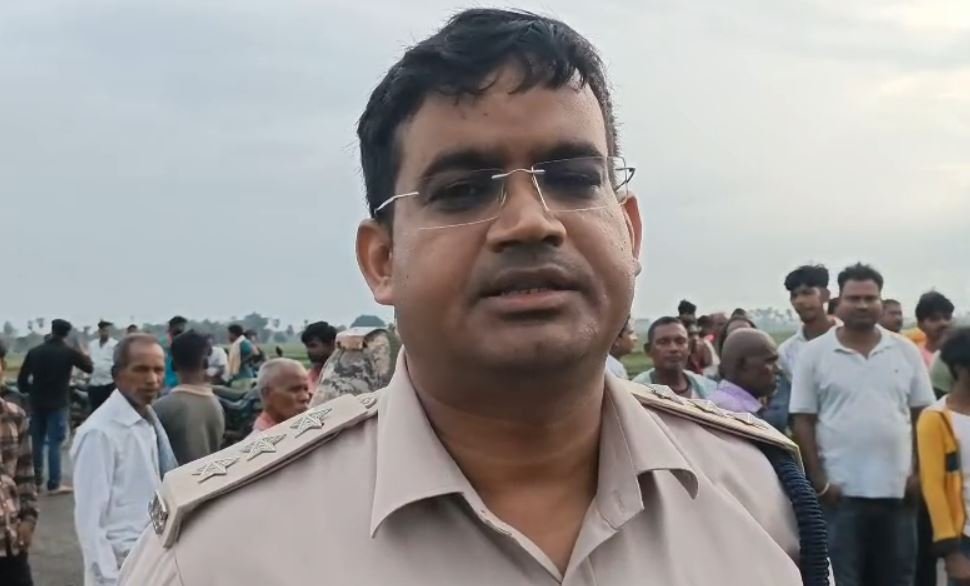 Godda मामले की जानकारी देते थाना प्रभारी