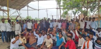 Giridih : अनिश्चितकालीन हड़ताल पर गए 108 एम्बुलेंस कर्मी, जमकर नारेबाजी के साथ...