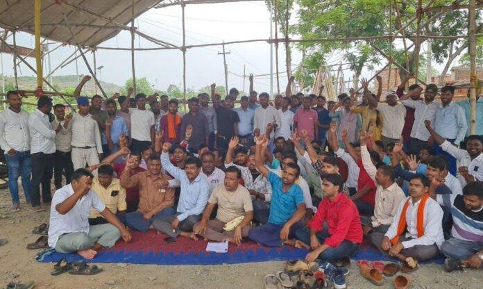 Giridih : अनिश्चितकालीन हड़ताल पर गए 108 एम्बुलेंस कर्मी, जमकर नारेबाजी के साथ...