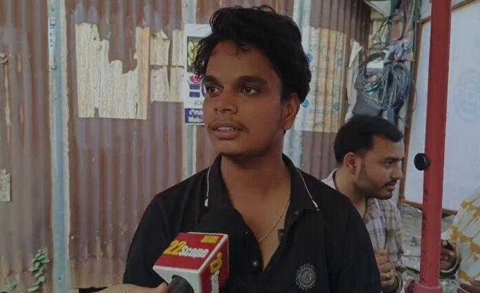 Jamshedpur : मोबाइल कवर बेचते-बेचते बना NET टॉपर, संघर्ष बना मिसाल...