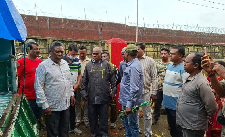 Khunti Murder : अपराधियों की तांडव, घर में घुसकर ग्राम प्रधान की बेरहमी से हत्या, एक गंभीर...