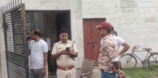 Dhanbad Crime : घर था बंद, शातिरों ने ग्रिल काटकर कर ली 45 लाख की डकैती...