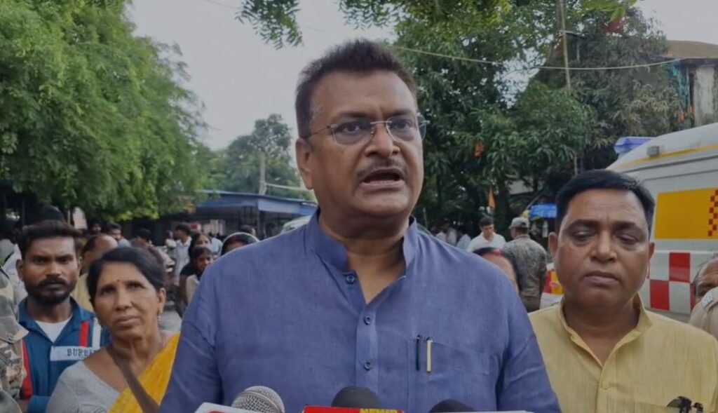 Hazaribagh में बढ़ती आपराधिक घटनाओं पर सांसद मनीष जायसवाल गंभीर, एसपी से की मुलाकात... Hazaribagh सांसद ने एसपी से जल्द कार्रवाई की मांग