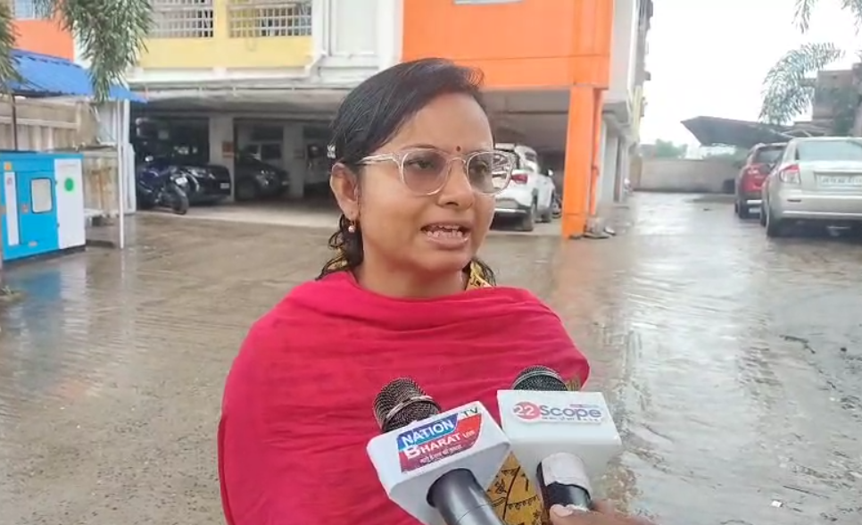 Dhanbad Crime : धनबाद में चेन स्नेचरों का कहर, वृद्ध महिला से सोने की चेन लूट कर फरार... Dhanbad Crime : थाने में मामला दर्ज