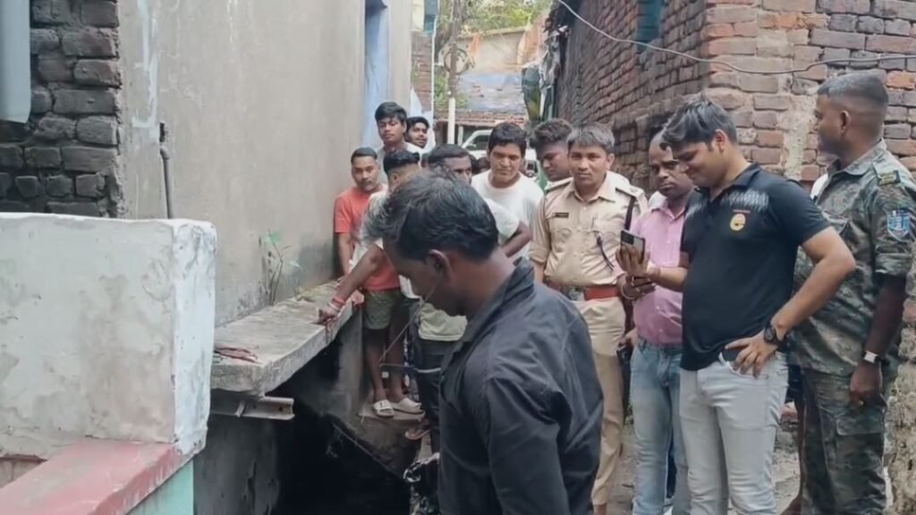 Dhanbad : जिंदगी से पहले ही मौत, झरिया में नाले में मासूम का भ्रूण मिलने से मची सनसनी... Dhanbad : जांच में जुटी पुलिस