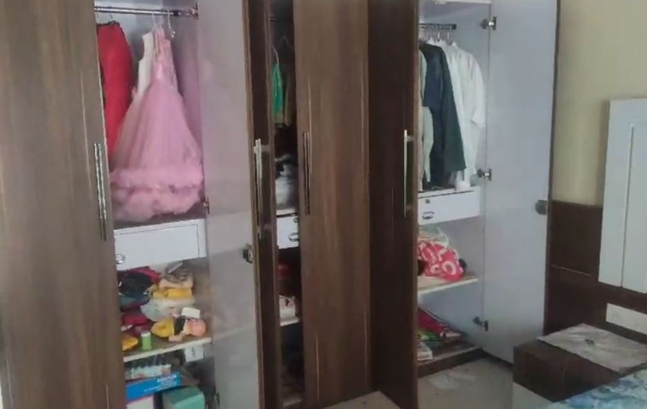 Dhanbad Crime : घर था बंद, शातिरों ने ग्रिल काटकर कर ली 45 लाख की डकैती...