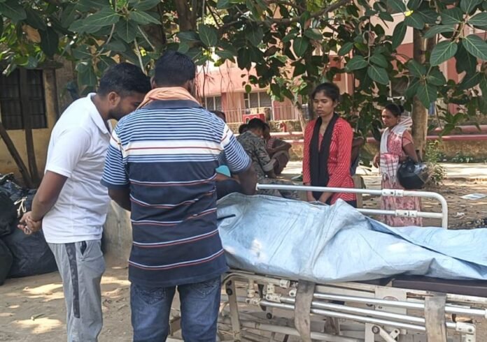 Gumla Murder : पानी मांगा और टांगी से महिला को काट डाला, तीन अन्य घायल...
