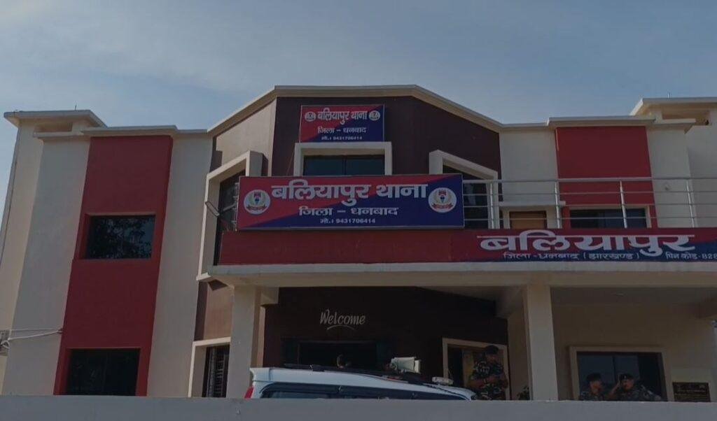 Dhanbad Crime : धनबाद पुलिस की बड़ी कार्रवाई, करोड़ो का अवैध शराब धराया, कंटेनर भरके... Dhanbad Crime : बलियापुर थाना का है मामला