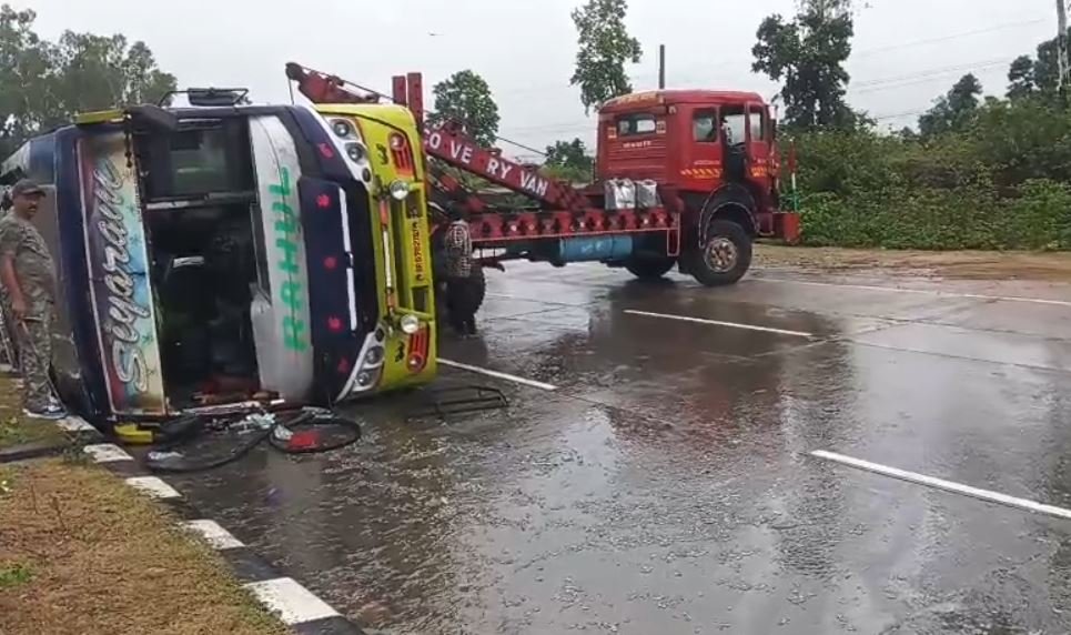 Hazaribagh : राहत कार्य में जुटी प्रशासन