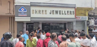 Hazaribagh : दिनदहाड़े रिहायशी इलाके में गोलीबारी से कांपा शहर, जेवर दुकान पर सात राउंड फायरिंग