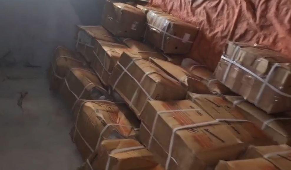 Pakur Crime : घर के अंदर था ‘बारूद का गोदाम’, पुलिस के तो उड़ गए होश, एक गिरफ्तार... Pakur Crime : बारुद का जखीरा बरामद