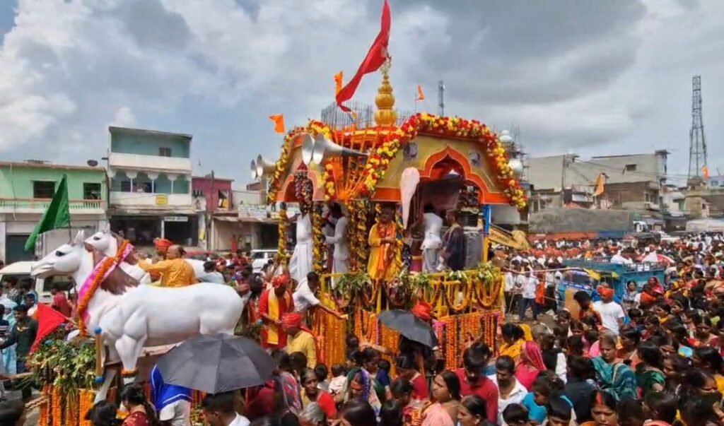 Chauparan में आयोजित हुई भव्य भगवान जगरनाथ की रथ यात्रा, सांसद मनीष जायसवाल हुए शामिल... Hazaribagh रथयात्रा में विदेशी भक्त हुए शामिल