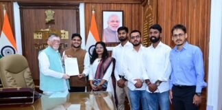 Ranchi : राज्यपाल संतोष गंगवार से आजसू के प्रतिनिधिमंडल ने की मुलाकात...