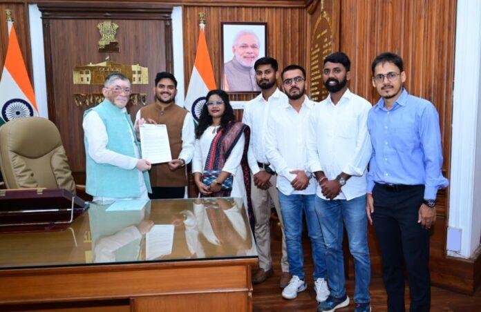 Ranchi : राज्यपाल संतोष गंगवार से आजसू के प्रतिनिधिमंडल ने की मुलाकात...