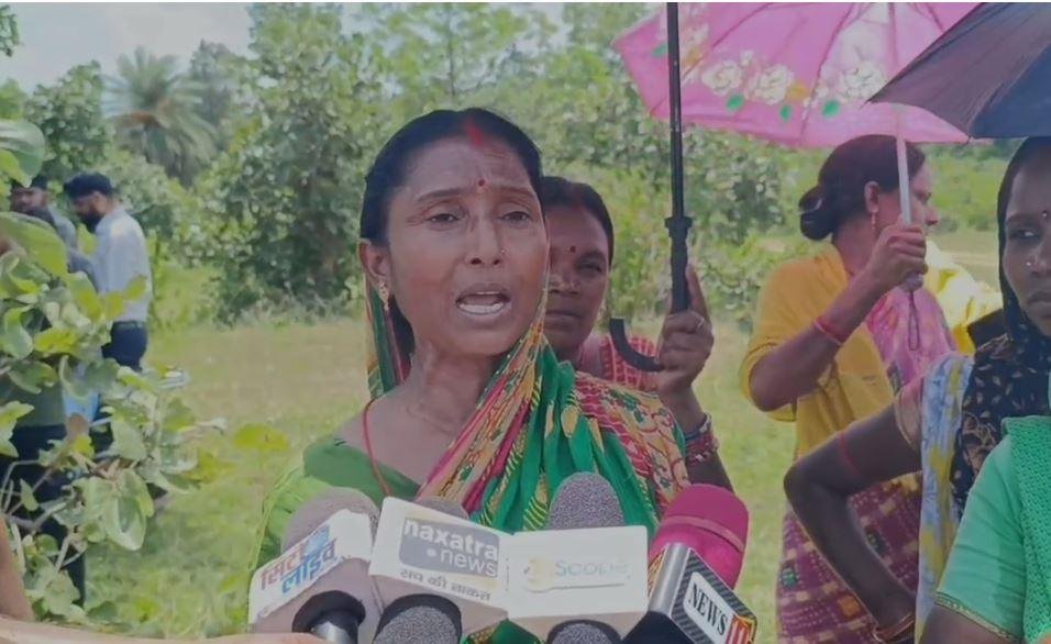 Dhanbad : जान दे देंगे मगर जमीन नहीं देंगे, झरिया में पुलिस और ग्रामीण आमने-सामने, ग्रामीणों ने... Dhanbad : ग्रामीण बोले नहीं देंगे जमीन