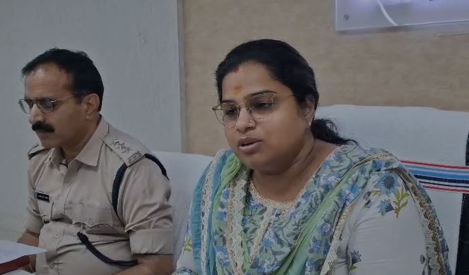 Palamu Murder : डायन बता कर उतारा मौत के घाट, बिमला देवी हत्याकांड में दो गिरफ्तार... Palamu Murder : मामले की जानकारी देती एसपी