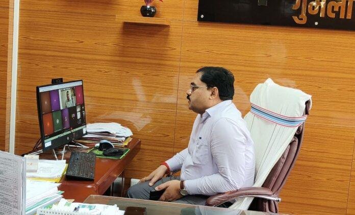 Gumla : साप्ताहिक ई-जनशिकायत निवारण दिवस का हुआ आयोजन, उप विकास आयुक्त समस्याओं से हुए अवगत...