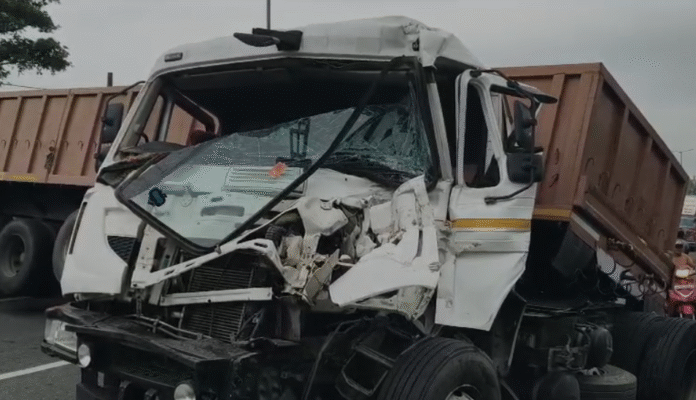 Dhanbad Accident : निरसा में टेलर और हाइवा में भयंकर टक्कर, वाहन के उड़े परखच्चे...