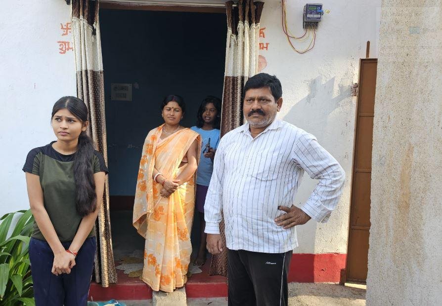 JAC 12th Arts Result 2025 : पैसों की तंगी, पिता बीमार फिर भी कमाल कर गई प्रेरणा, बनी दूसरी स्टेट टॉपर...