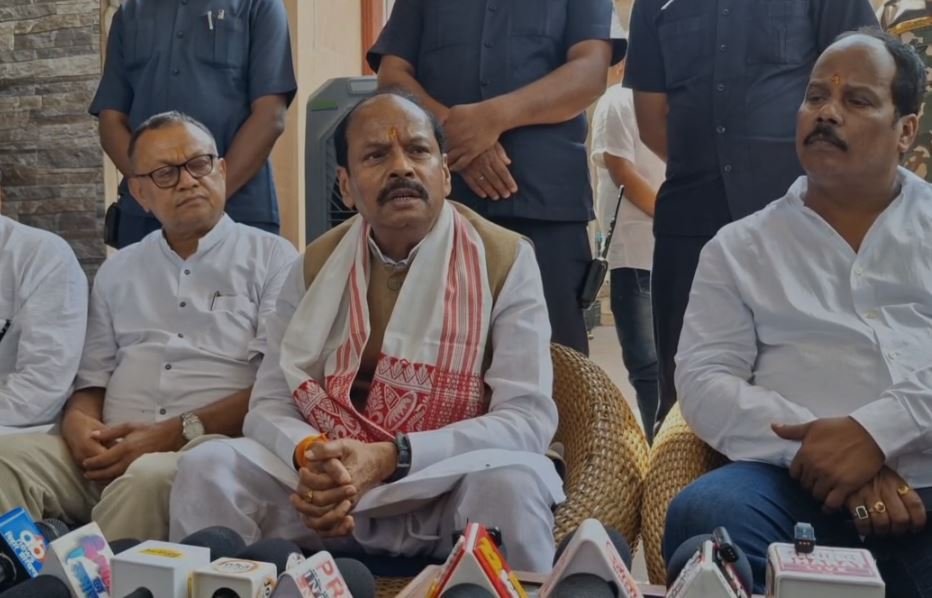 Hazaribagh : रघुवार दास ने राज्य सरकार पर बोला हमला