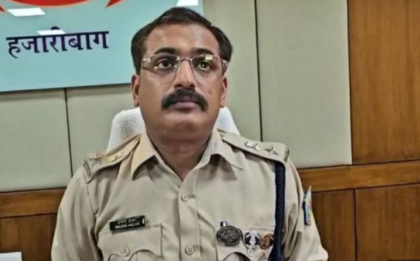 Hazaribagh में पुलिस का बड़ा एक्शन, एक साथ पकड़ाए 107 फरार अभियुक्त..