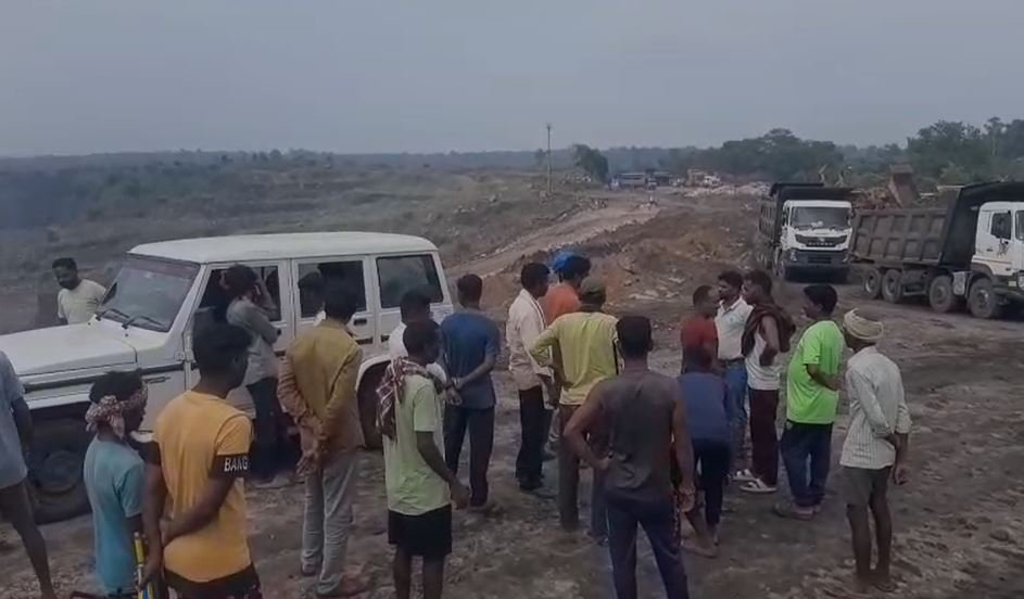 Ramgarh : 96 घंटे से बिजली गुल, आक्रोशित ग्रामीणों ने कर दिया चक्का जाम फिर...