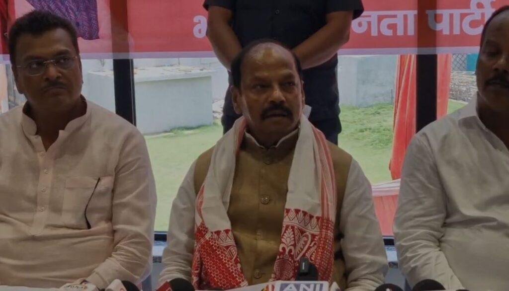 Hazaribagh : पीसी के दौरान रघुवर दास