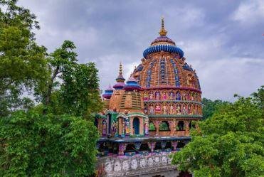 Ranchi : देवरी मंदिर में वीआईपी दर्शन बना आम श्रद्धालुओं की परेशानी, लाइन में खड़े श्रद्धालु बेहोश...