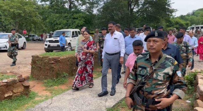 भ्रमण मुख्य सचिव अलका तिवारी का गिरिडीह दौरा: पर्यटन स्थलों का लिया जायजा
