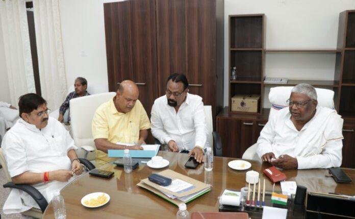 विधानसभा की विशेष समिति विधानसभा