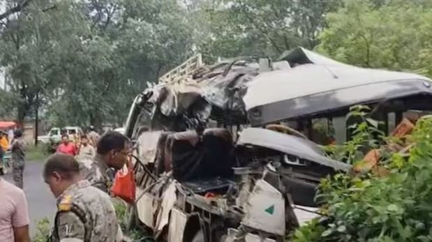 देवघर हादसे में मृतकों के परिजनों को ₹1 लाख की सहायता राशि देगी सरकार, स्वास्थ्य मंत्री और डीसी ने किया स्थलीय निरीक्षण