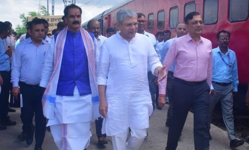 रेल मंत्री ने बिहार को दी कई सौगात, कहा मोदी सरकार में...