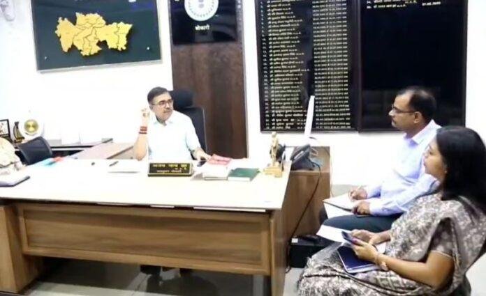 बोकारो एयरपोर्ट को लेकर तेज़ हुई सुगबुगाहट, डीसी ने की अहम बैठक – वॉच टावर निर्माण और अतिक्रमण हटाने के निर्देश