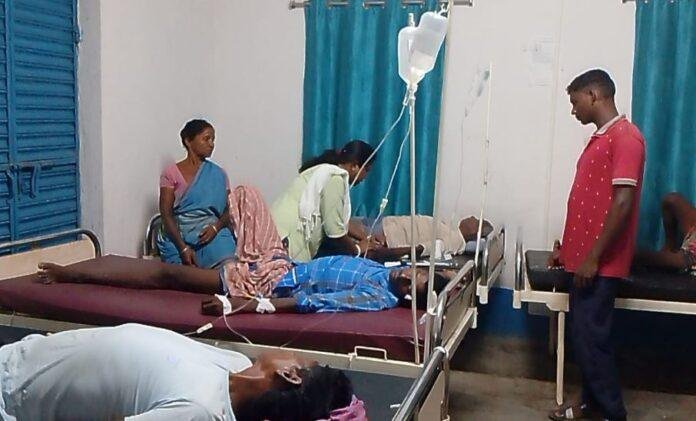 पाकुड़ में हंडिया पीने से आठ लोग बीमार, तीन की हालत गंभीर, अस्पताल में भर्ती