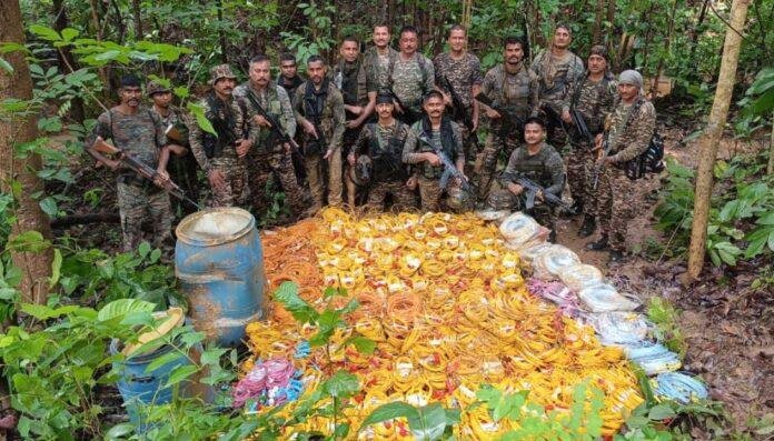 चाईबासा में सुरक्षाबलों की बड़ी सफलता, जंगल से बरामद हुए 18 हजार डेटोनेटर