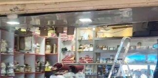 चक्रधरपुर: महिला चोर ने सोने-चांदी की दुकान में लगाई सेंध, लाखों के गहने लेकर फरार, CCTV में कैद हुई वारदात