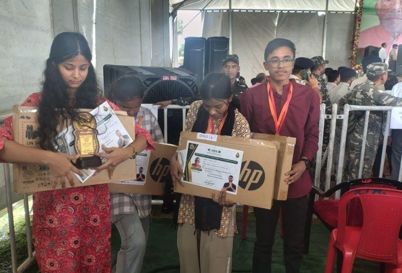 जयराम महतो ने  चुनावी वादे को किया पुरा छात्रों का सम्मान कार्यक्रम प्रारंभ