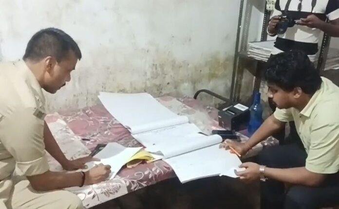 गम्हरिया के केडिया बिल्डिंग के पास स्थित सरकारी शराब दुकान CLS003 सील, सेल्स रजिस्टर व स्टॉक की हुई जांच