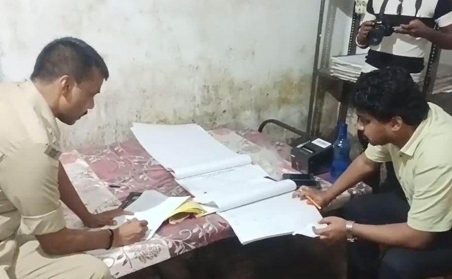 गम्हरिया के केडिया बिल्डिंग के पास स्थित सरकारी शराब दुकान CLS003 सील, सेल्स रजिस्टर व स्टॉक की हुई जांच