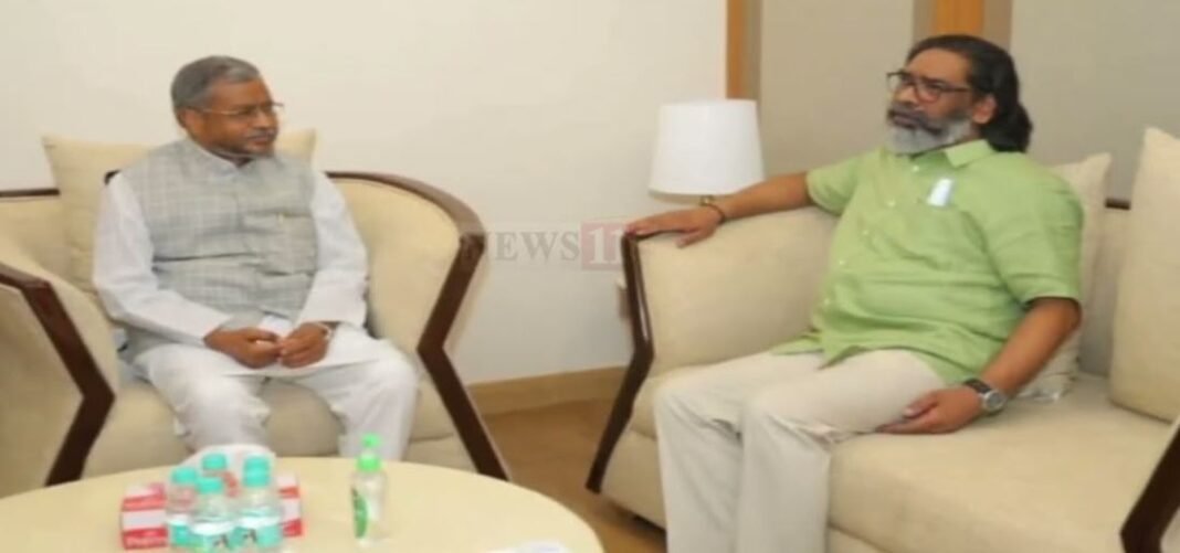 दिल्ली में CM हेमंत सोरेन से मिले बाबूलाल मरांडी, दिशोम गुरु शिबू सोरेन के स्वास्थ्य का लिया हाल
