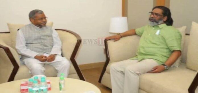 दिल्ली में CM हेमंत सोरेन से मिले बाबूलाल मरांडी, दिशोम गुरु शिबू सोरेन के स्वास्थ्य का लिया हाल