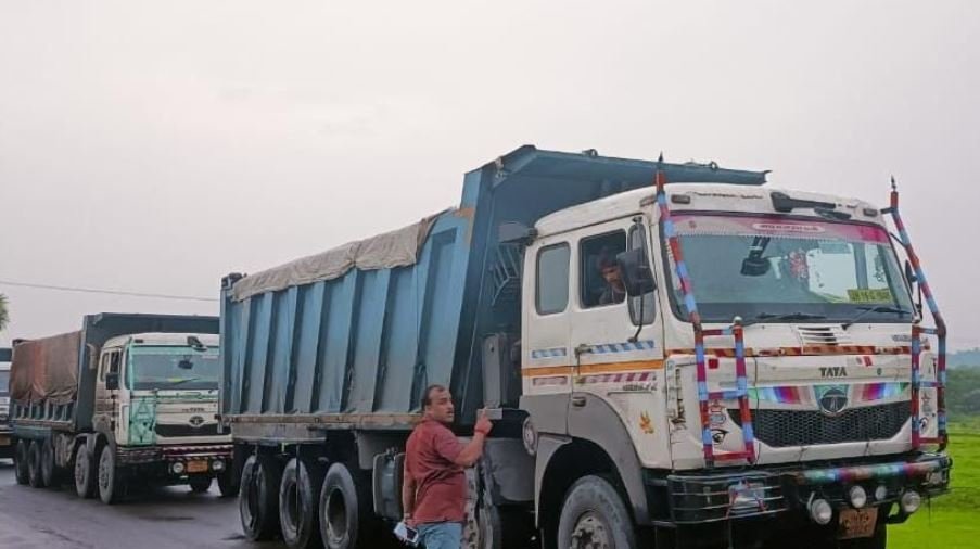 पाकुड़: नियमों का उल्लंघन करने पर 7 कोयला वाहनों पर परिवहन विभाग की कार्रवाई, ₹51,301 जुर्माना वसूला गया