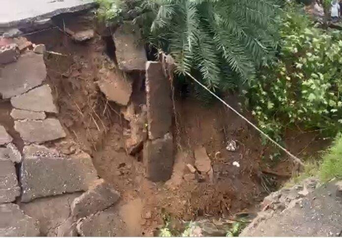 बटन तालाब का बांध टूटा, मजिस्ट्रेट कॉलोनी जलमग्न, आधी रात को लोगों ने बचाई जान