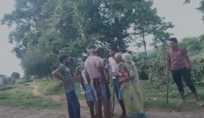 Giridih : दो पक्षों में खूनी भिड़ंत, ईंट-पत्थर और लाठी से जोरदार हमला, कई गंभीर...