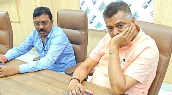 Hazaribagh : सांसद मनीष जायसवाल और बड़कागांव विधायक रोशन लाल चौधरी को सीकरी थाना की पुलिस ने किया डिटेन, नज़र बंद Hazaribagh : सांसद ने इसे बताया दुर्भाग्यपूर्ण