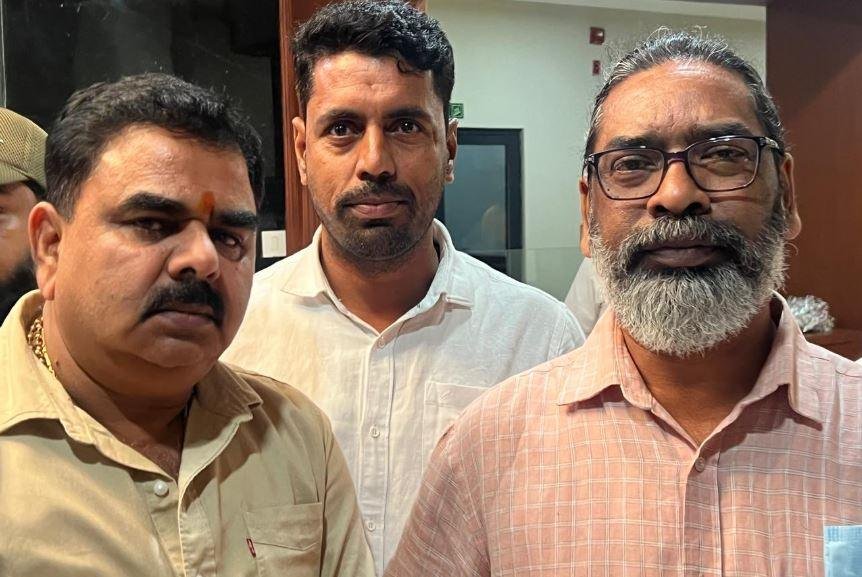 Hazaribagh : कांग्रेस पार्टी के पूर्व सदर विधानसभा प्रत्याशी मुन्ना सिंह ने मुख्यमंत्री हेमंत सोरेन से की मुलाकात, दिशोम गुरु के स्वास्थ्य की ली जानकारी