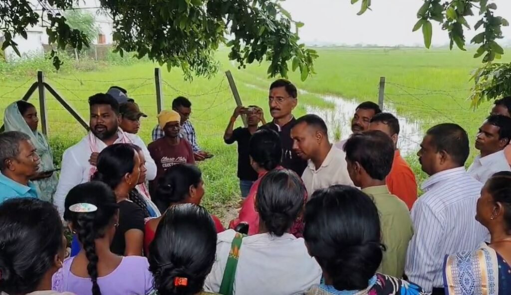RIMS-2 controversy : "उपजाऊ को बता रहे बंजर"-रिम्स-2 जमीन विवाद पर भड़के संजय सेठ, स्वास्थ्य मंत्री को बताया मानसिक दिवालिया... RIMS-2 controversy : स्थानीय ग्रामीणों को दिया आश्वासन