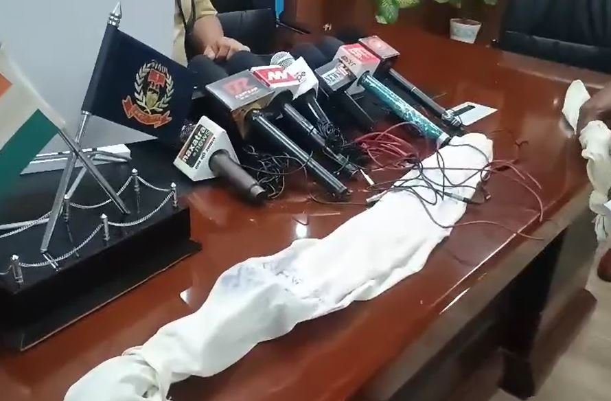 Gumla Murder : व्यापारी विनोद जाजोदिया हत्याकांड का सनसनीखेज खुलासा-रेकी की..घात लगाई..और मार डाला, तीन गिरफ्तार.... Gumla Murder : अपराधियों के पास से जब्त हथियार