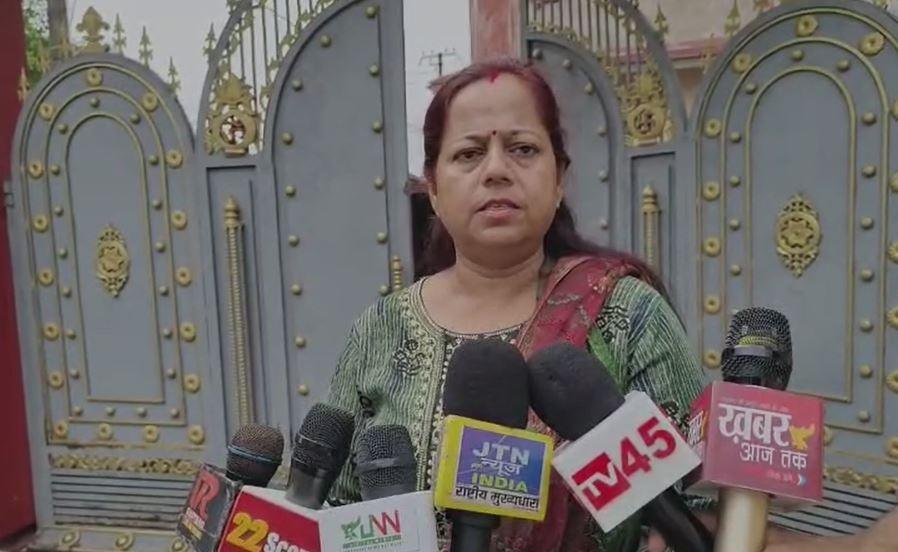Bokaro Crime : जानकारी देती महिला