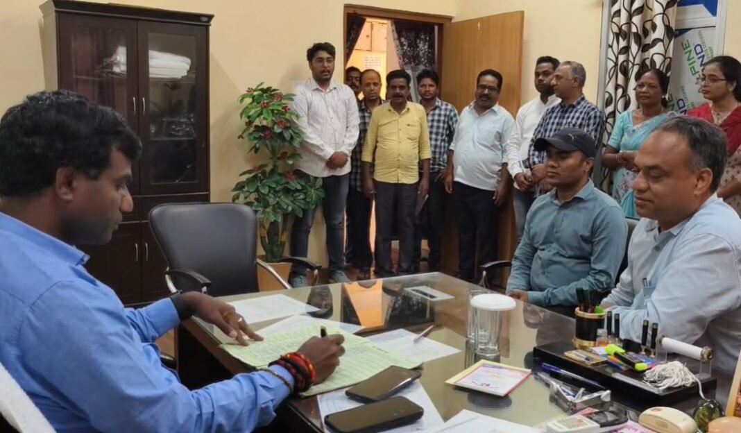 Ranchi Breaking : दलालों की अब खैर नहीं-रातु ब्लॉक में डीसी भजंत्री की एंट्री से मचा हड़कंप...